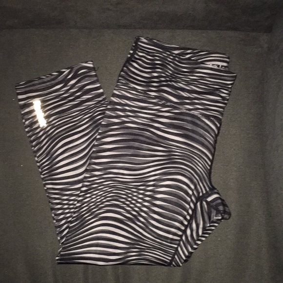 Reebok Pants - Reebok Black/White Leggings